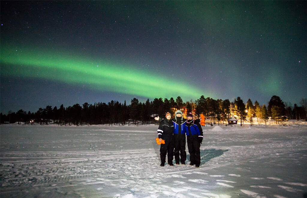 aurora boreale in lapponia blueberry travel