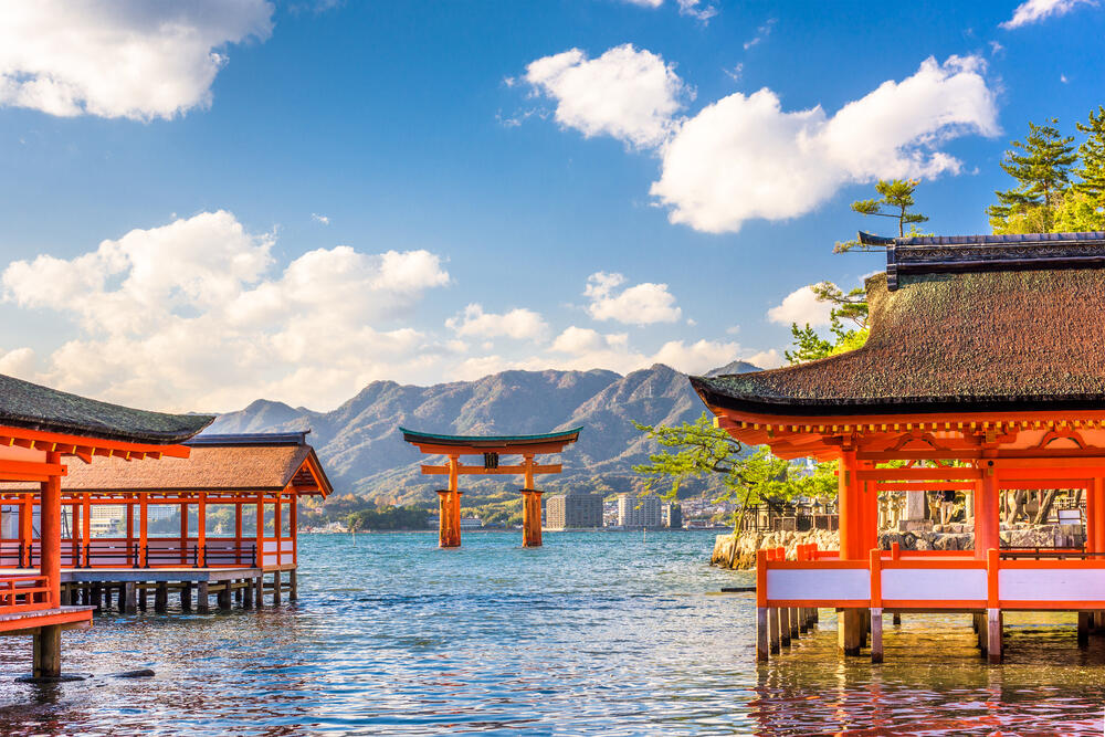 Il torii galleggiante di Itsukushima a Miyajima. Viaggio in Giappone