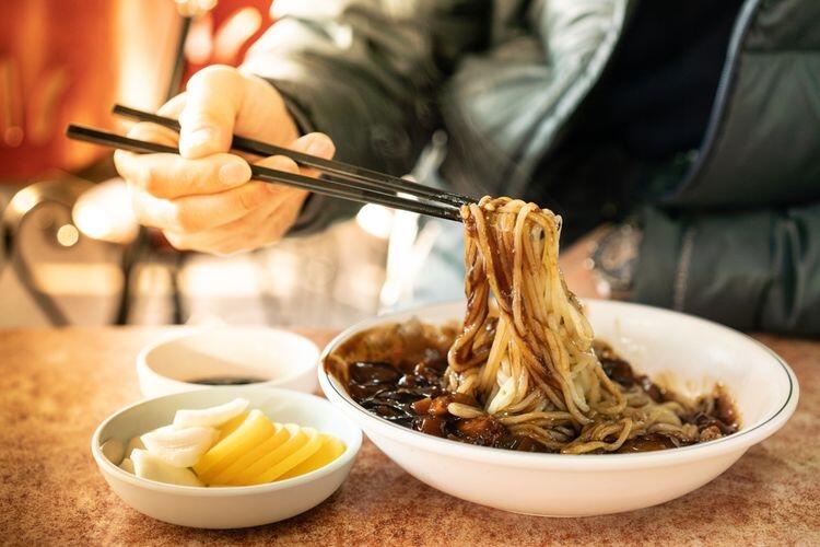 Ricetta di cucina coreana: Jjajangmyeon