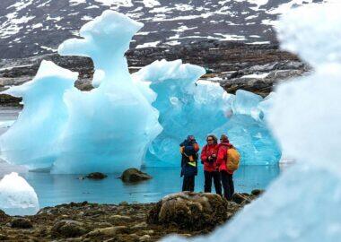 Groenlandia-disko-bay-Poseidon-Expeditions-blueberrytravel