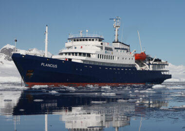 Antarctica December 2010, PLA023, Antarctic Peninsula with South Shetlands, Plancius: Paradise Bay