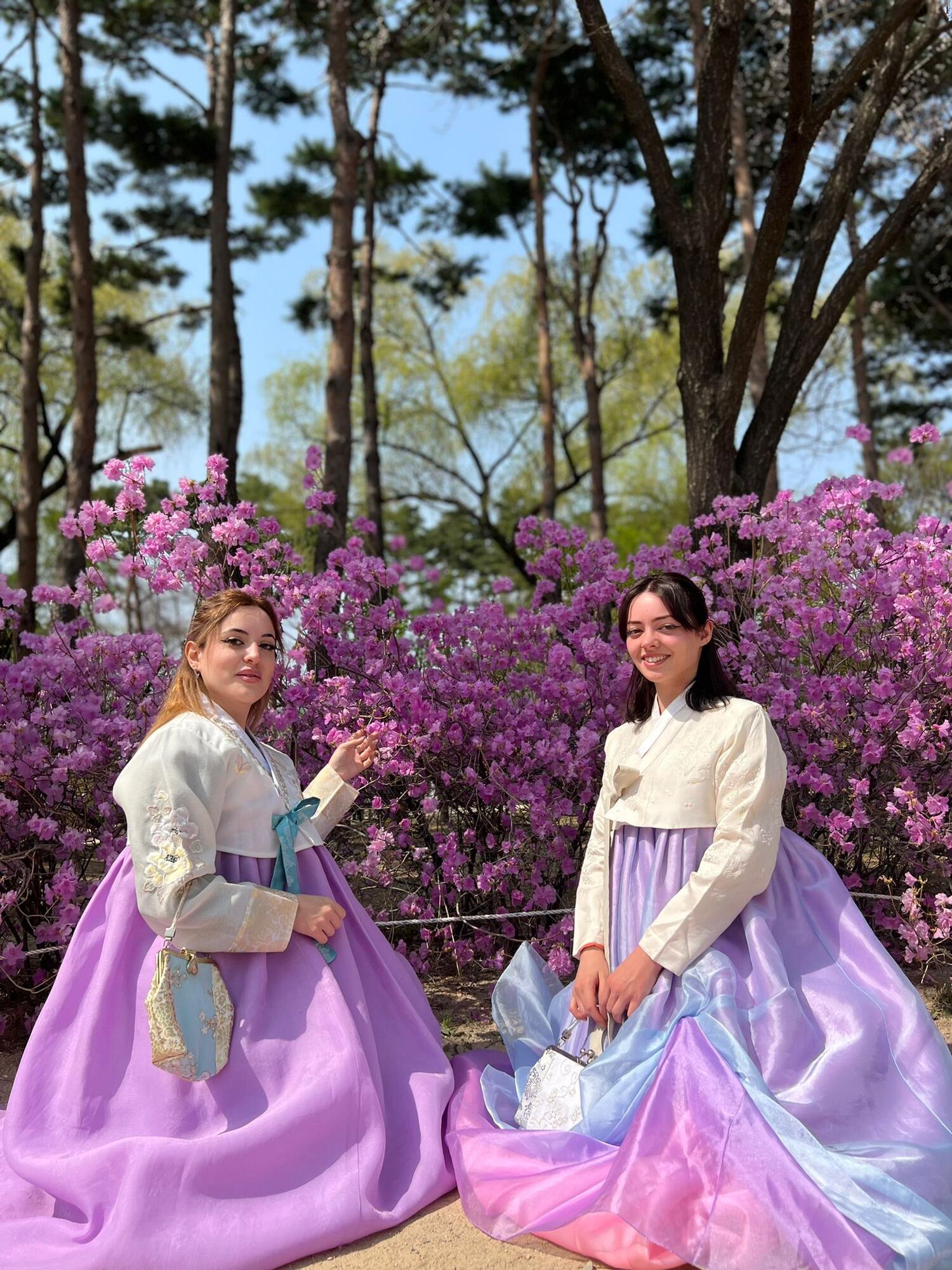 Corea Tour, ragazze vestite in abito tradizionale coreano a Seoul