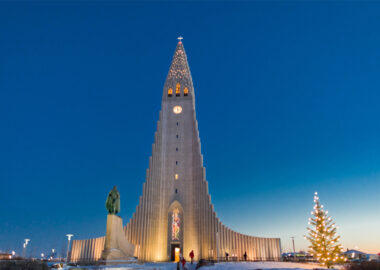 islanda-reykjavik-cattedrale-inverno-blueberrytravel