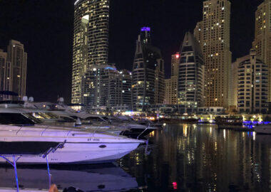 Dubai-marina-notturna-02-blueberrytravel