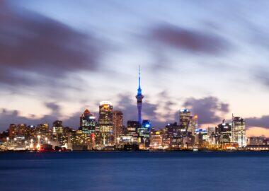 Nuova Zelanda - Auckland skyline - blueberry