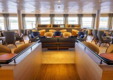 10_Panorama_Quark-Expeditions_Ultramarine_Panorama-Lounge_(1)