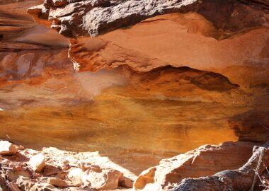 Australia-rock-light-kings-canyon-blueberry