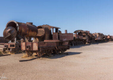 Salar-de-Uyuni-Cementerio-de-Trenes-1