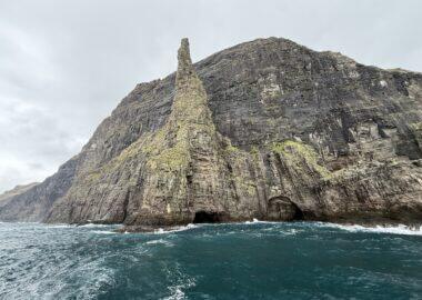 Trøllkonufingur-isolefaroe-blueberrytravel
