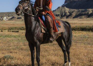 Viaggio-in-Kazakistan-Uomo-Abiti-tradizionali