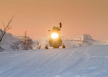viaggio-norvegia-blueberry-travel-lyngenfjord-motoslitta-1