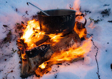 Lapland-Guesthouse-Snowshoeing-cooking