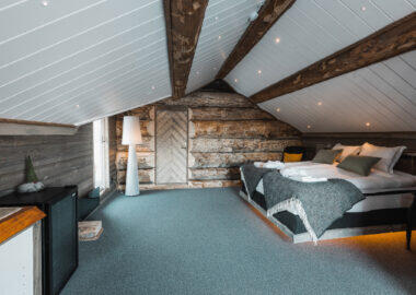 Lapland-Guesthouse-Timber-suite-bedroom