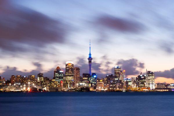 Nuova Zelanda - Auckland skyline - blueberry