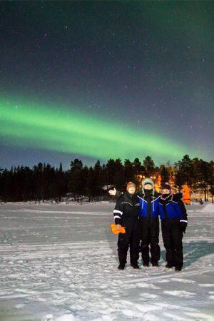 aurora boreale in lapponia blueberry travel