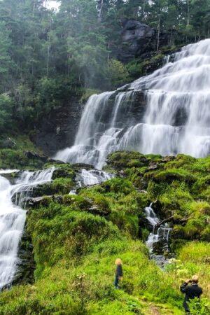 norvegia-fiordi-Svandalsfossen-blueberrytravel