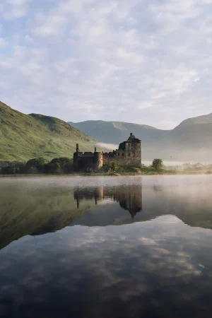 Viaggio in Scozia vecchio castello su lago